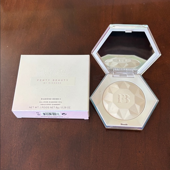 Fenty Beauty Diamond Bomb II Highlighter - Picture 2 of 9